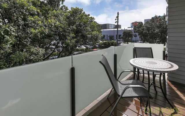 QV Refined Lighter Quay Apt - 767