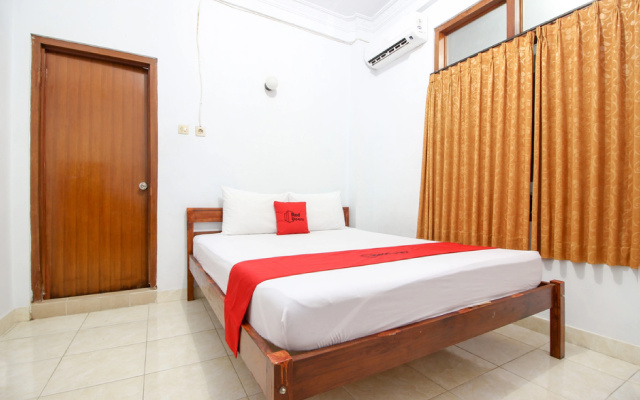 RedDoorz Plus near Alun Alun Selatan
