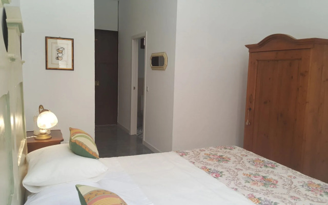 Los Canaritos Guest-House