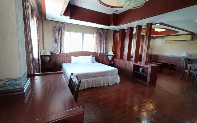 Sabai Hotel Lopburi