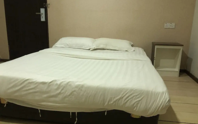 OYO 90668 Joy Inn