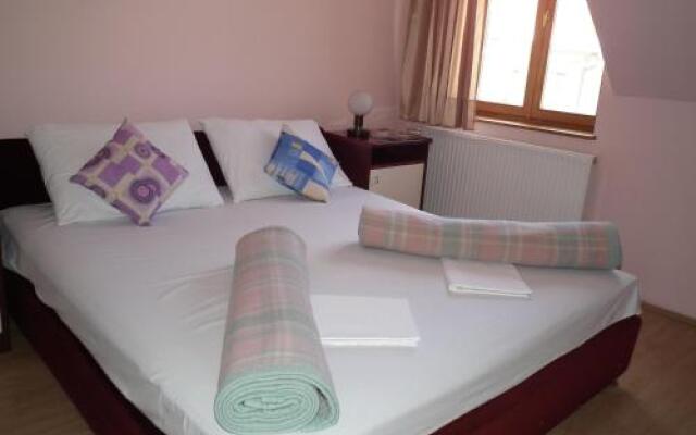 Отель Naša Tvrđava Guest Accommodation Нови Сад вид на фасад