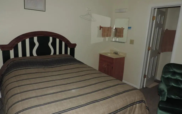 Hunters Lodge Motel