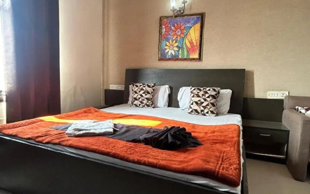 OYO Townhouse 651 Hotel Taksonz