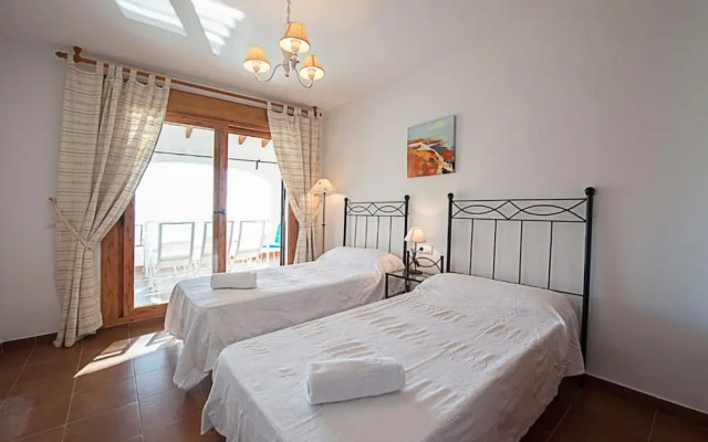Villa - 4 Bedrooms with Pool, WiFi and Sea views - 104965