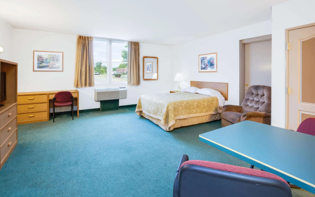 Super 8 by Wyndham Brooklyn