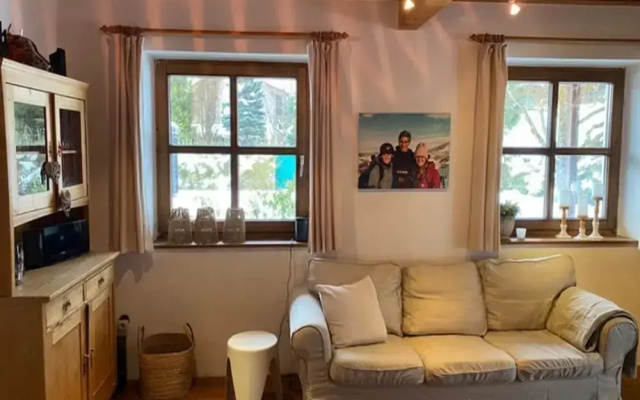 Quaint Mansion Near ski bus in Goldegg