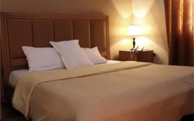La Maison Hotel And Suites