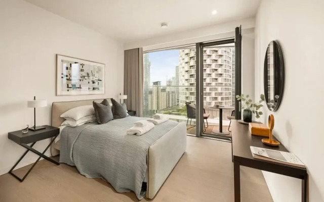 Stylish two Bedroom Apartment With River Views in Docklands