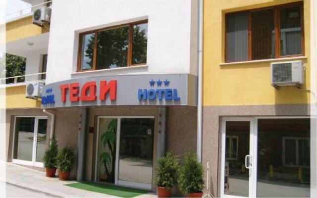 Отель TEDI Болгария, Асеновград - отзывы, цены и фото номеров - забронировать отель TEDI онлайн вид на фасад