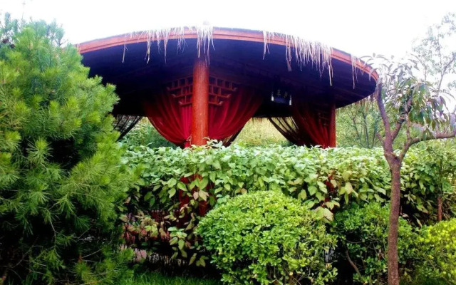 Shengtang Yishe Hot Spring Resort Hotel