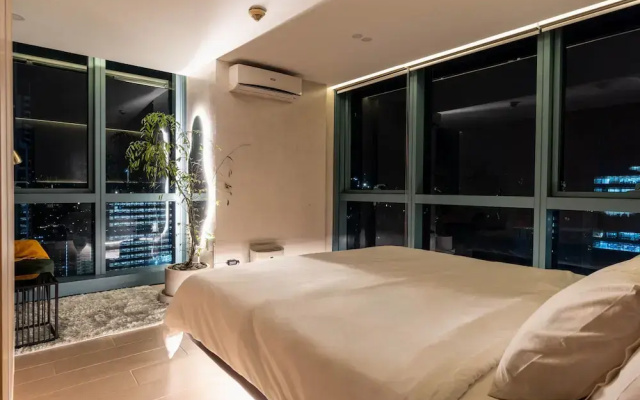 Luxury 2BR Gem in One Uptown, bgc