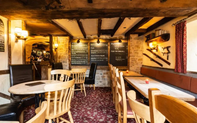 The Half Moon Inn and Country Lodge