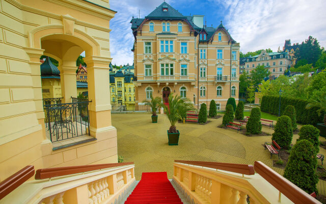 Отель Savoy Westend Карловы Вары вид на фасад