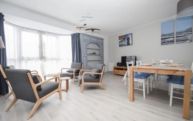 T3 refait à neuf place Duclos coeur de Dinan
