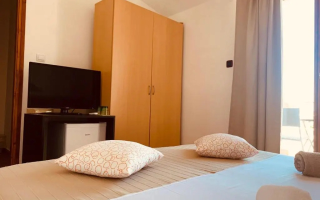Room in Guest Room - Linc Rooms & Apartments