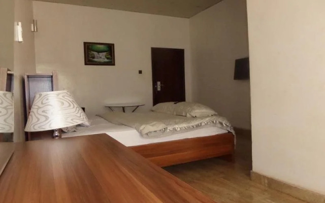 BTE Suites & Civic Center