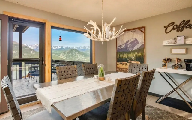 Cloud Camp Luxury  At Windcliff 2 Bedroom Home by RedAwning