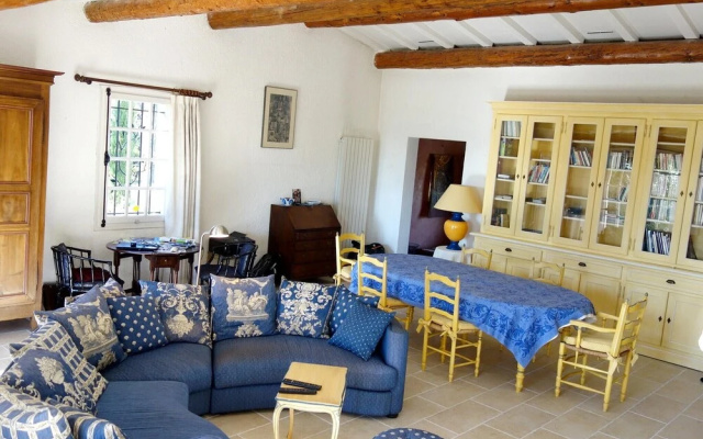 Villa With 4 Bedrooms in Pernes-les-fontaines, With Wonderful Mountain