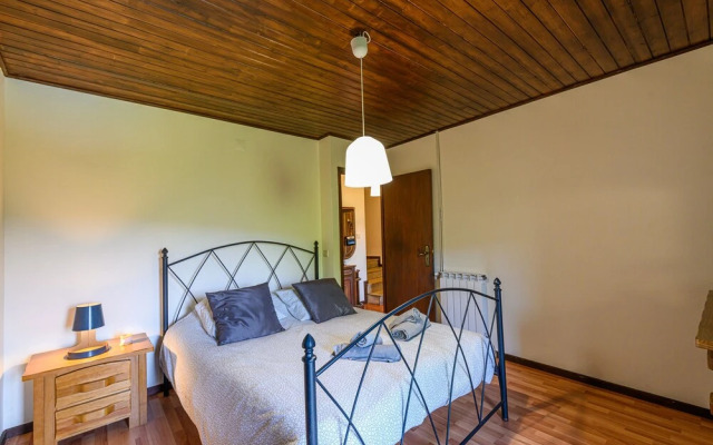 T4 House With Outdoor Pool and Wonderful Views