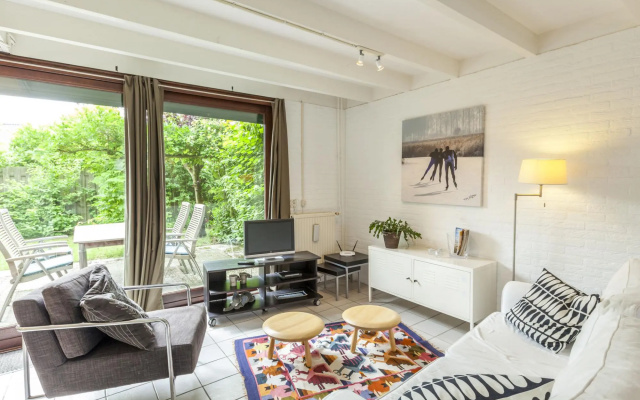 Lovely holiday home in Wolphaartsdijk close to the lake