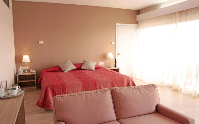 Poseidonia Beach Hotel