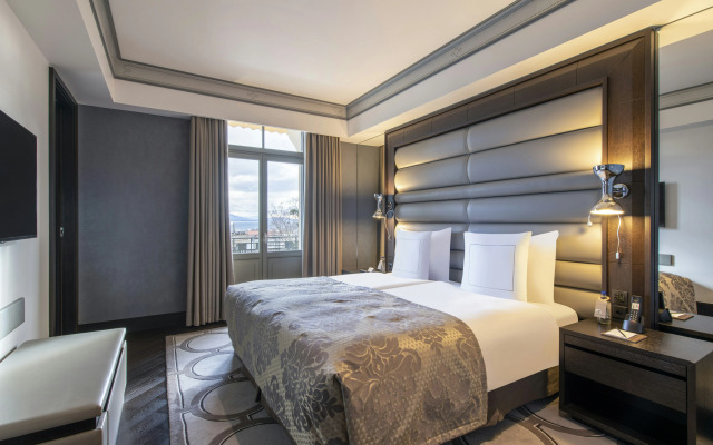 Royal Savoy Hotel & Spa