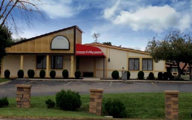 Отель Amerivu Inn and Suites вид на фасад