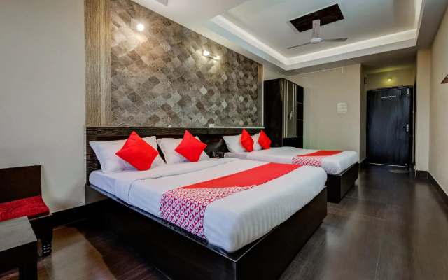 OYO Flagship 14008 Hotel The Avenue