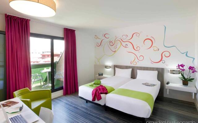 Отель ibis Styles Madrid Prado Испания, Мадрид - 9 отзывов об отеле, цены и фото номеров - забронировать отель ibis Styles Madrid Prado онлайн вид на фасад