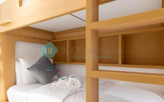 Bloomfields Stylish 2BR in Oasis Mas