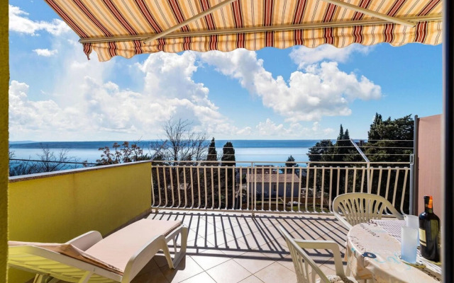 Nice Apartment in Maslenica With Wifi