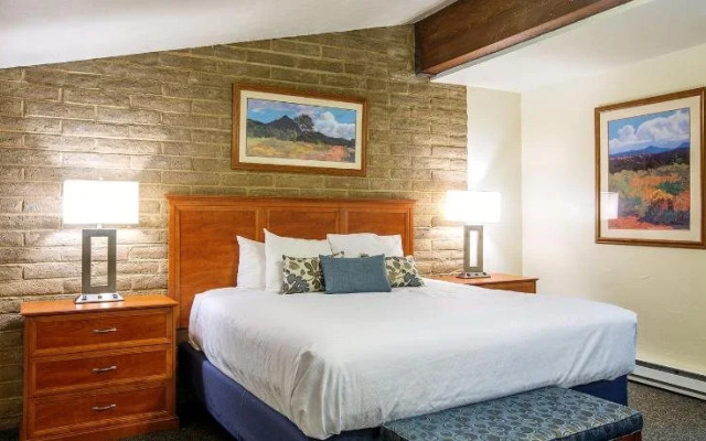 Sandstone Creek Club Condominiums