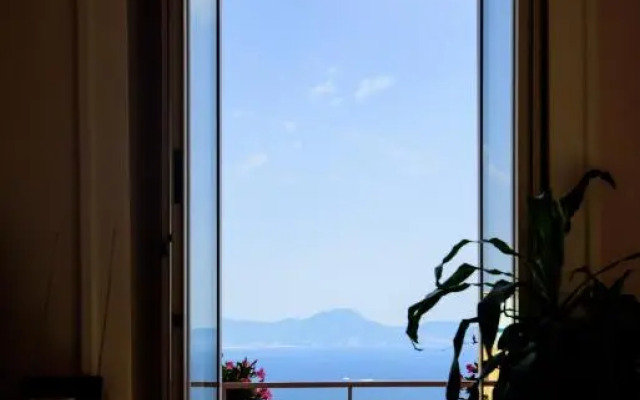 Large Apartment In The Heart Of Chiaia