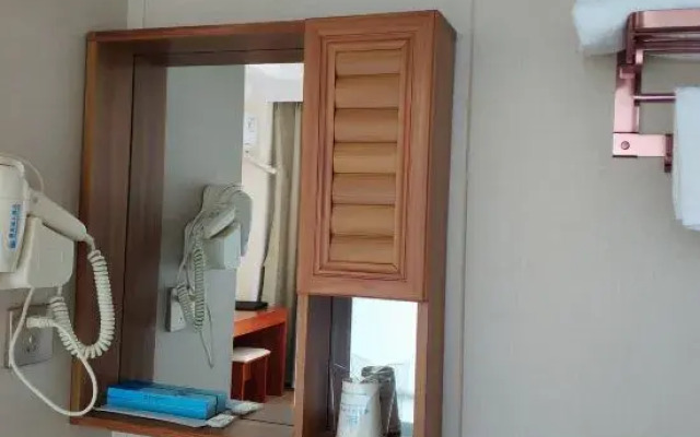 Dongxing Xinlongyuan Hotel