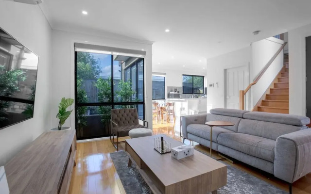 Impressive & Spacious new Townhouse@preston