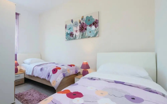 5 Villa Antique With Extra Large Pool