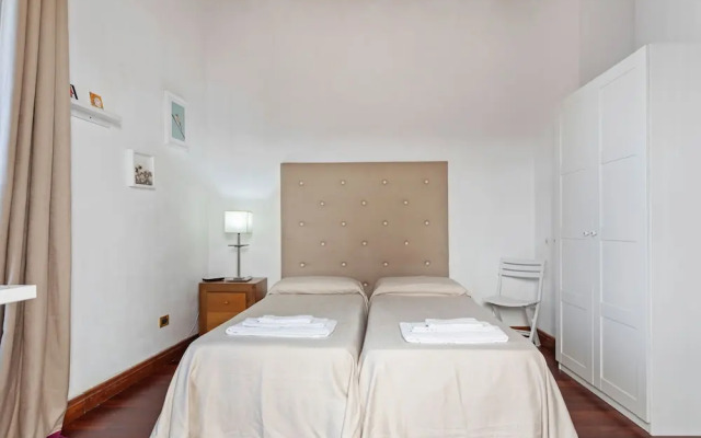 Gorgeous Holiday Home in Ortigia With Balcony