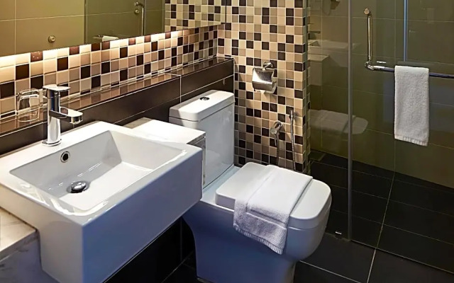 Double Studio (full double bed) · Hotel Transit Kuala Lumpur — photo 7
