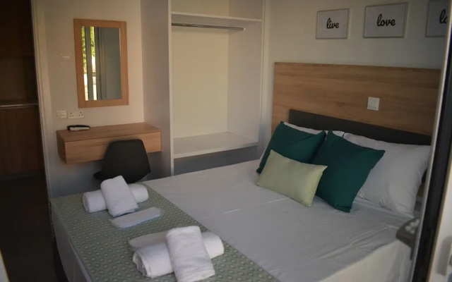 Green Bay Suites
