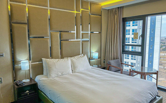 Royal Emporium Incheon Airport Hotel