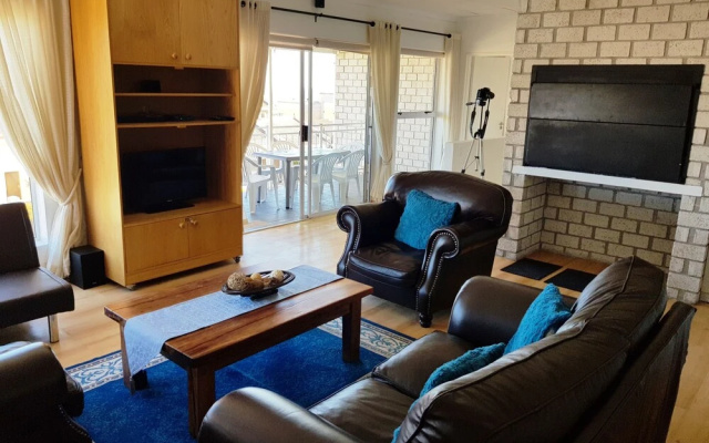 6 Pia's Place