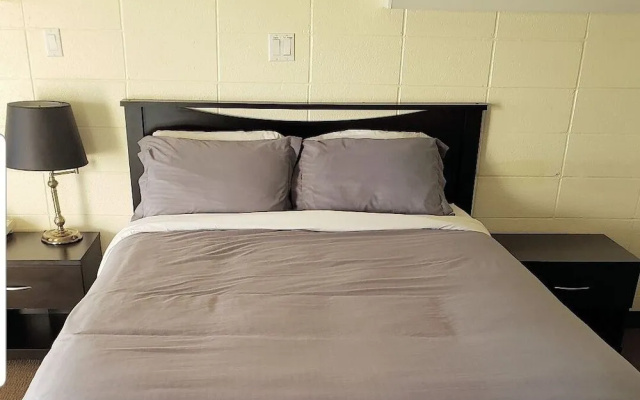 Side Trax Inn