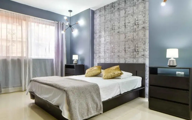 5BR by Lleras Park w Arcade & Foosball