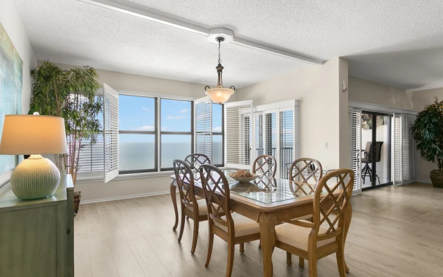 Reflections on the Gulf by Distinctive Beach Rentals
