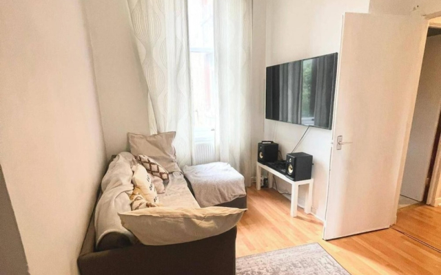 2 Bed Flat - Sleeps 4 - Parking - Wifi