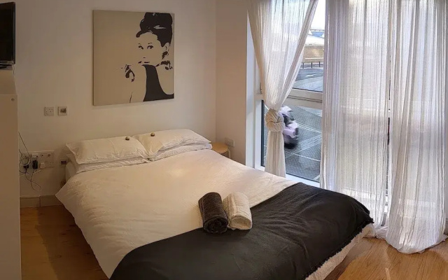 The Wilde riverside studio-flat