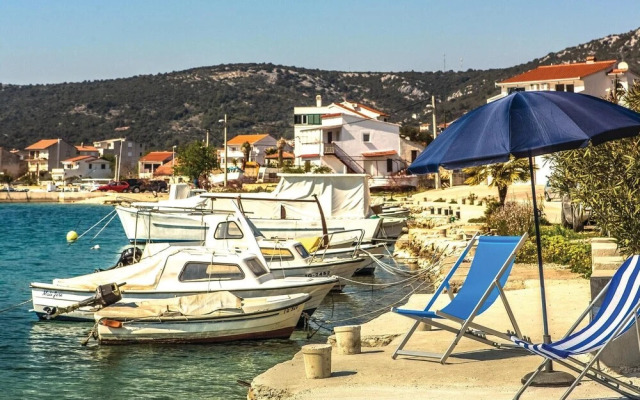 Beautiful Home in Vinisce With Wifi and 2 Bedrooms