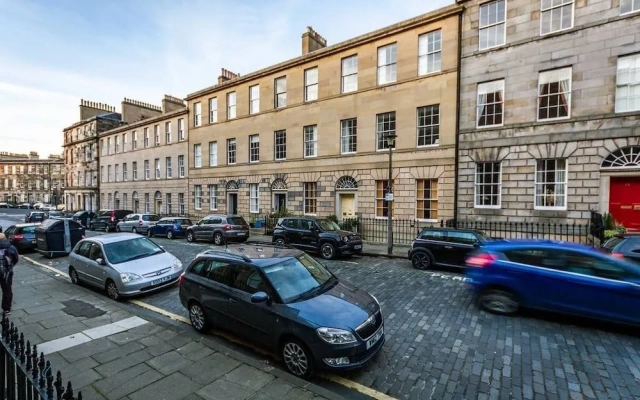 Cosy Modern Stockbridge Apartment
