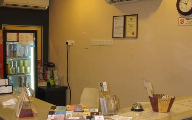 Three Top Hotel